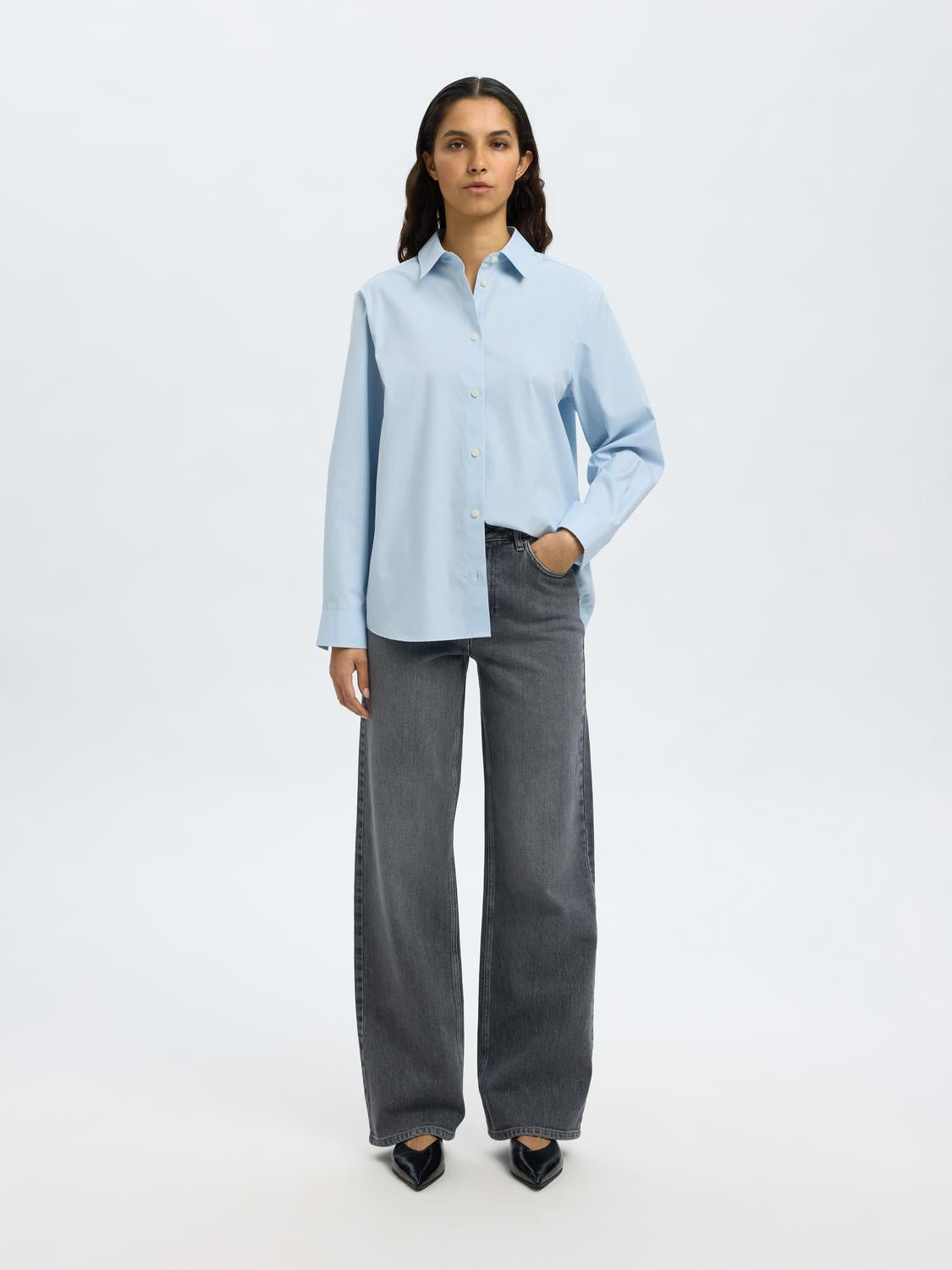 model_shot-front_full